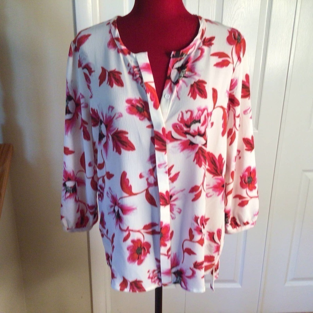 NWT C&E red flower top/Blouse sz Large
